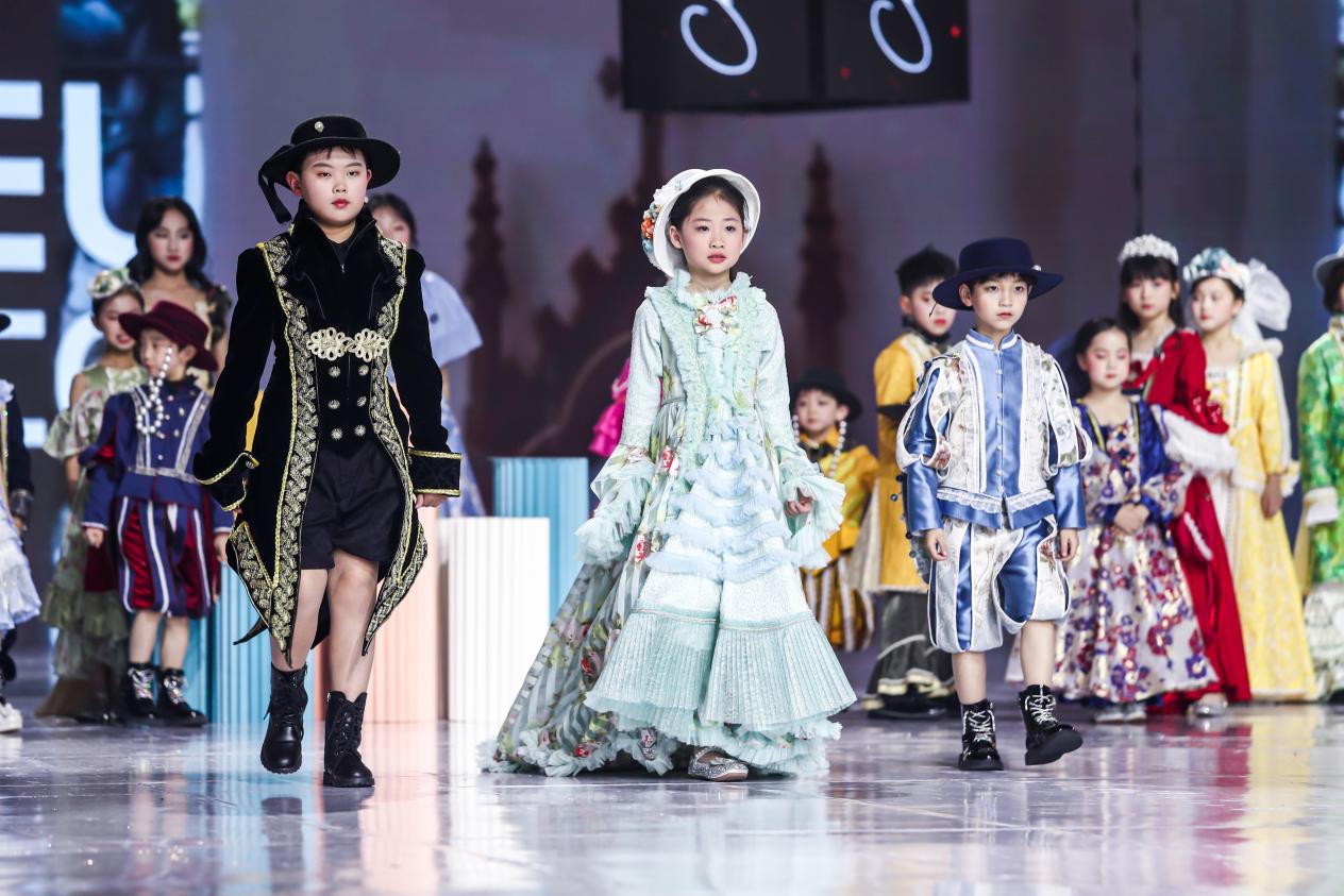 2022中国童模榜中榜时尚盛典斐黛尔可可-礼服秀